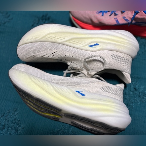 Brooks Glycerin Max running shoe. - Picture 4 of 5